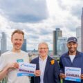 Samuel Fitwi and Richard Ringer together with Race Director Jo Schindler in Frankfurt / Photo credit: Mainova Frankfurt Marathon / Andreas Arnold