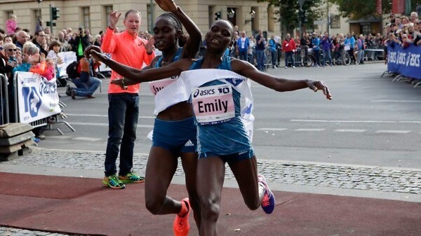 The women’s finish with winner Joyce Chepkirui (left) and Emily Chebet. Photo credit: BERLIN RUNS / Action Photo