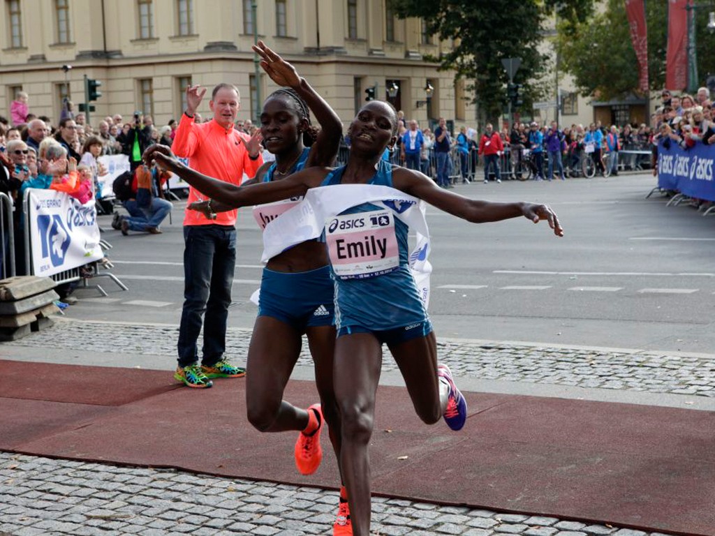 The women’s finish with winner Joyce Chepkirui (left) and Emily Chebet. Photo credit: BERLIN RUNS / Action Photo