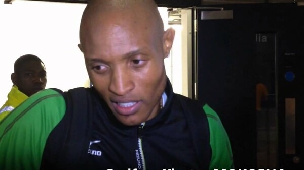 AthleticsAfrica team chats with South African jumpers Zarck Visser and Khotso Mokoena