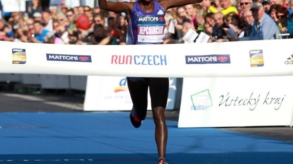 Kenyan Peres Jepchirchir winning at the 2015 Mattoni Usti nad Labem Half Marathon