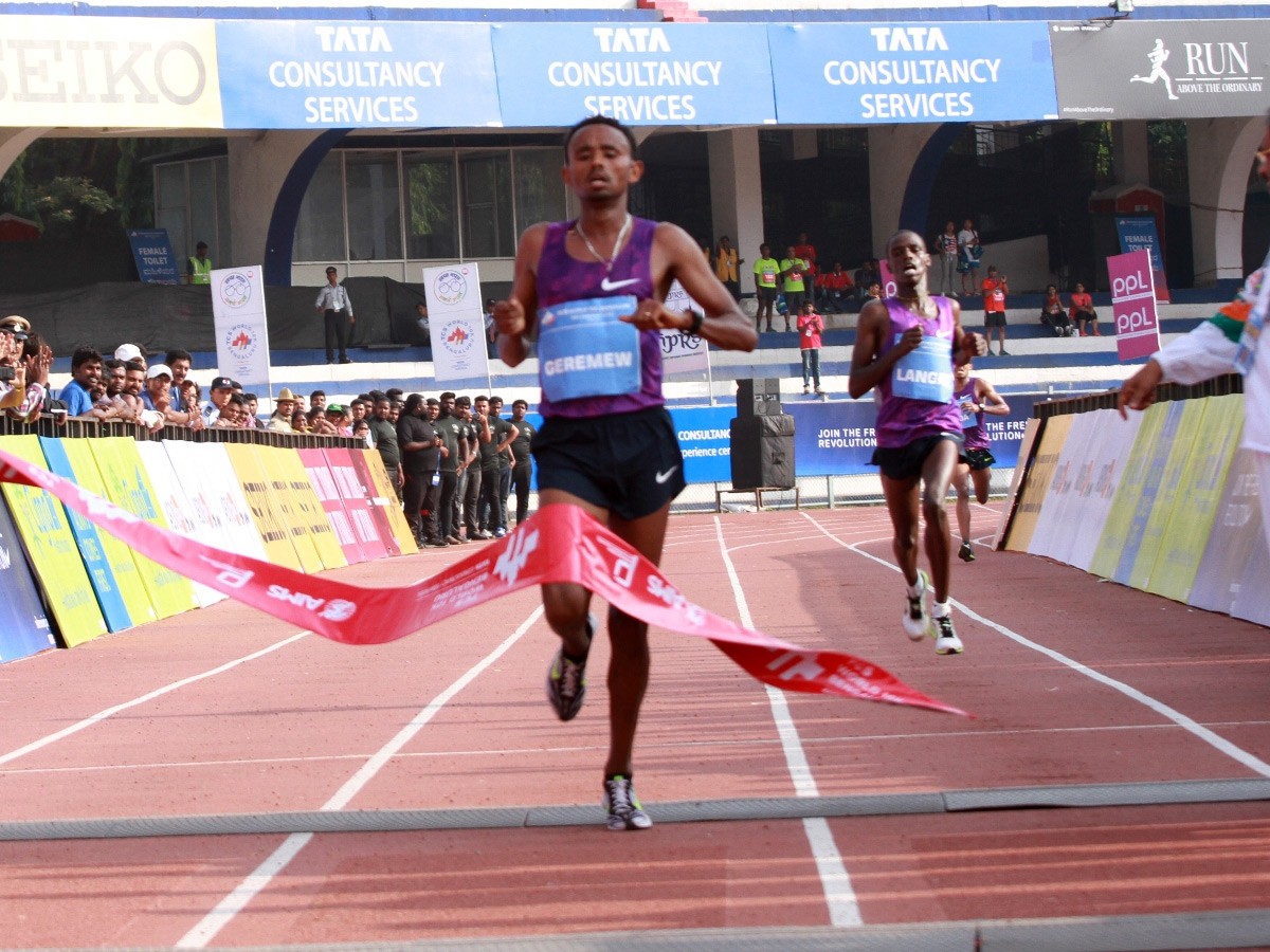 Mosinet Geremew of Ethiopia winning the 2016 TCS World 10K in Bengaluru, India / Photo credit: TCS World 10K Organizers
