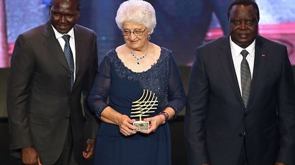South Africa based Namibian sprint coach Tannie Anna Botha received the prestigious Coaching Achievement Award at the IAAF Athletics Awards 2017