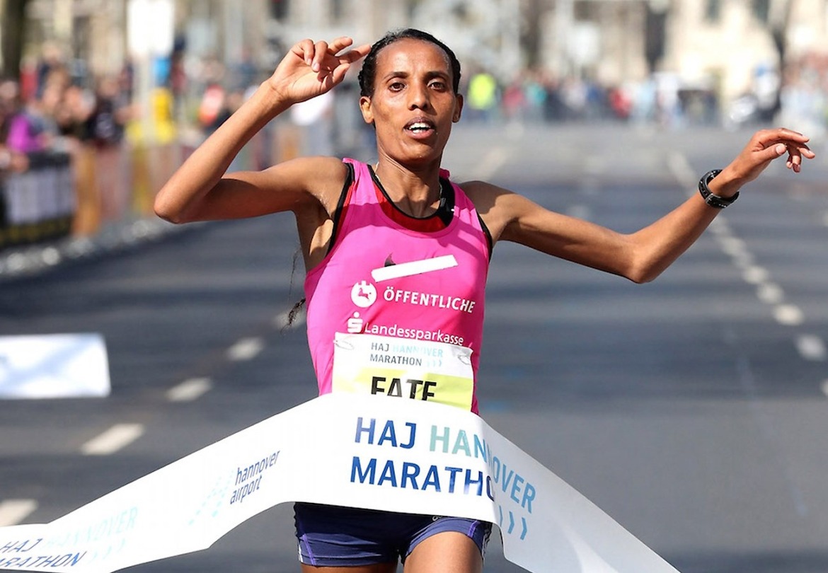 Fate Tola winning the 2017 Hannover Marathon / Photo credit: www.photorun