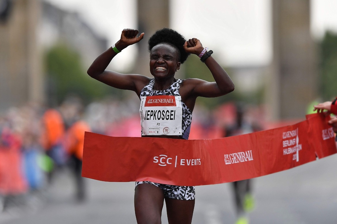 Joyciline Jepkosgei breaks Sifan Hassan’s course record in Berlin / credit: SCC EVENTS / Petko Beier
