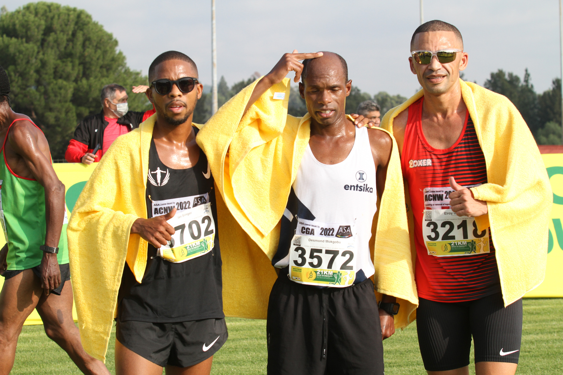 21km - from left, 2nd-placed Ian Slinger (Potchefstroom Track Club), champion Desmond Mokgobu, 3rd finisher Elroy Gelant (Boxer AC)