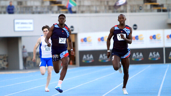 Sinesipho Dambile (right) was crowned new men’s 200m champion after clocking 20.55 at the ASA Senior Track and Field National Championships at Green Point Athletics Stadium, Cape Town on Saturday 23 April 2022 / Photo credit: Tladi Khuele