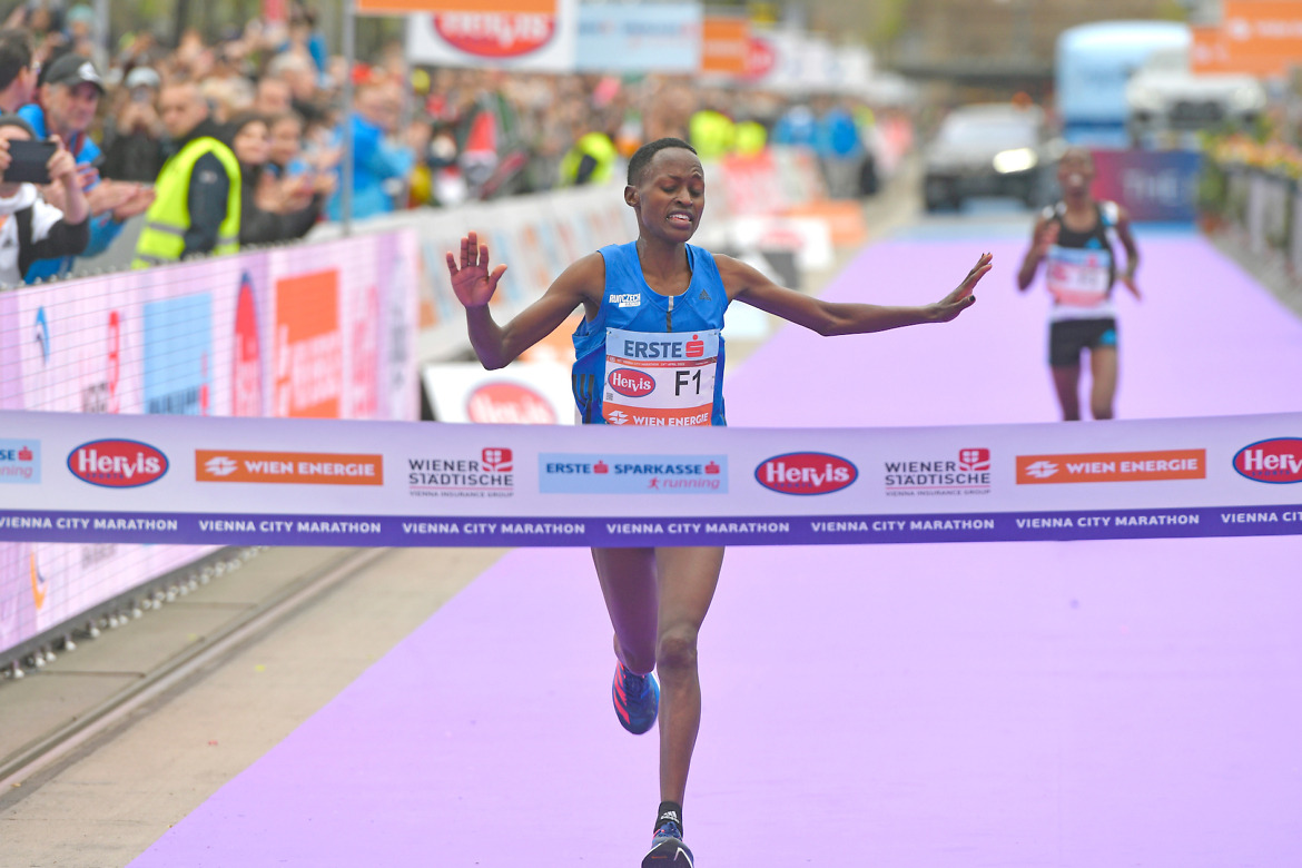 Vibian Chepkirui winning at the 2022 Vienna City Marathon / Photo credit: VCM / Herbert Neubauer
