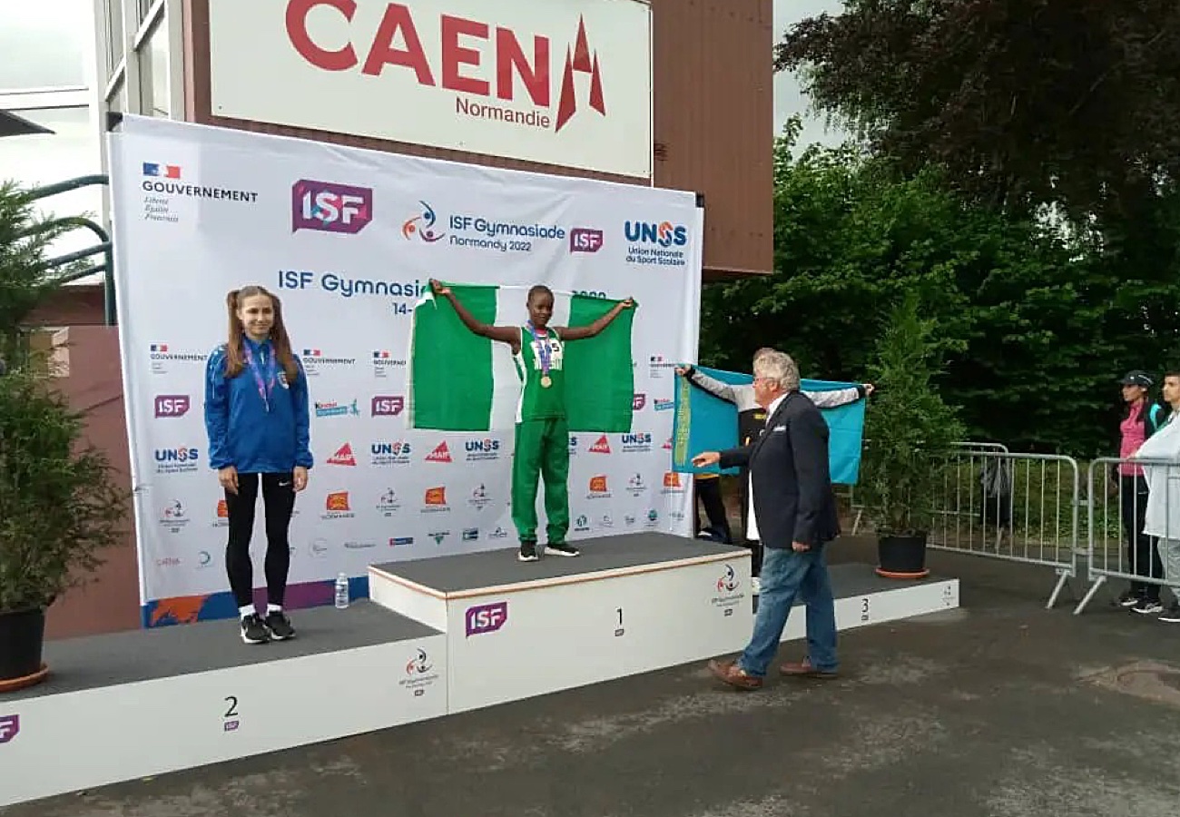 Aderonke Akanbi on the podium receiving her medals in Caen, France / Photo Credit: Yomi Omogbeja for AthleticsAfrica