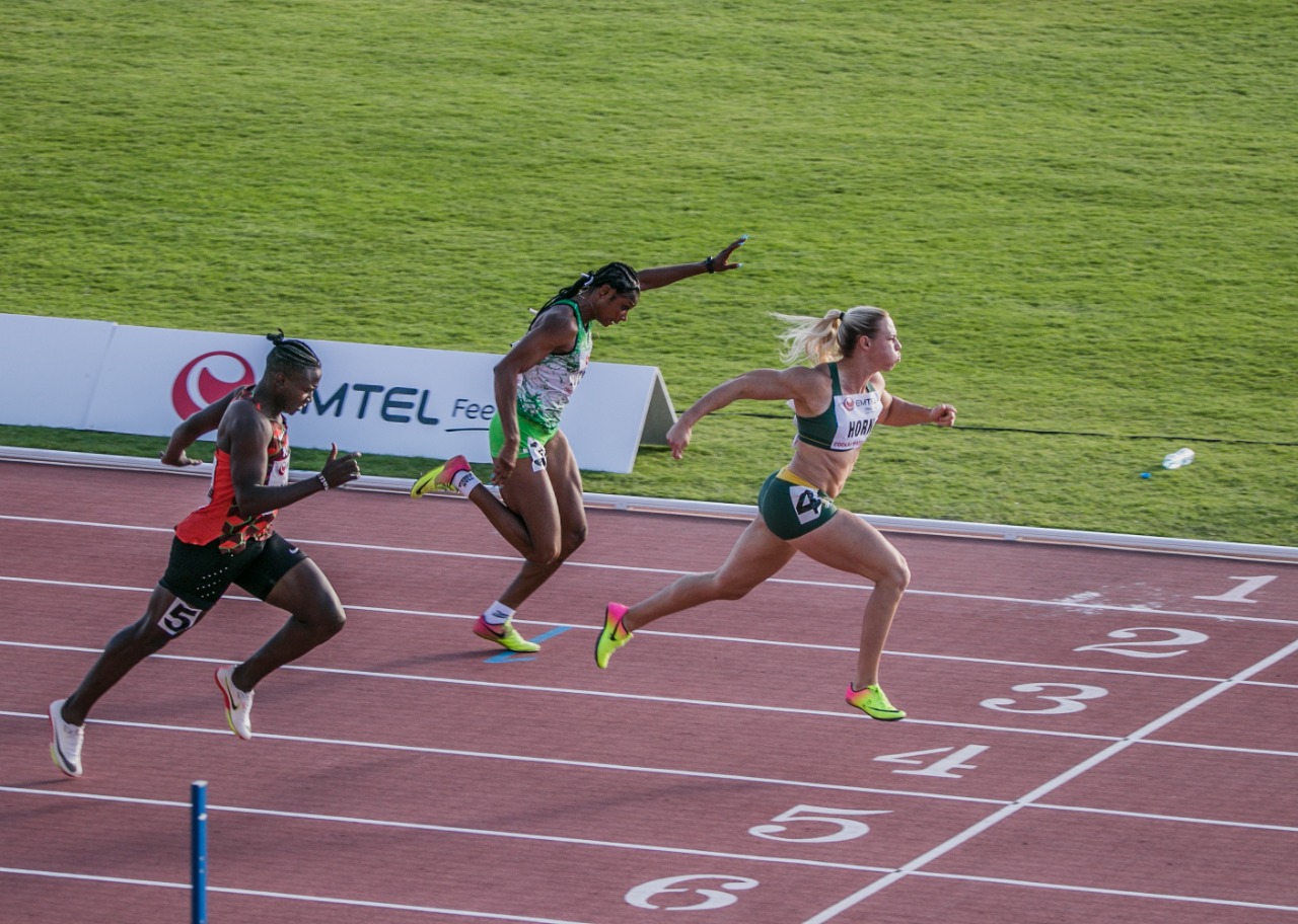South Africa's Carina Horn wins the women's 100m semifinal 3 ahead of Tima Godbless of Nigeria at the 2022 African Championships in Mauritius / Photo credit: Yaaseen Kahaar for AthleticsAfrica.