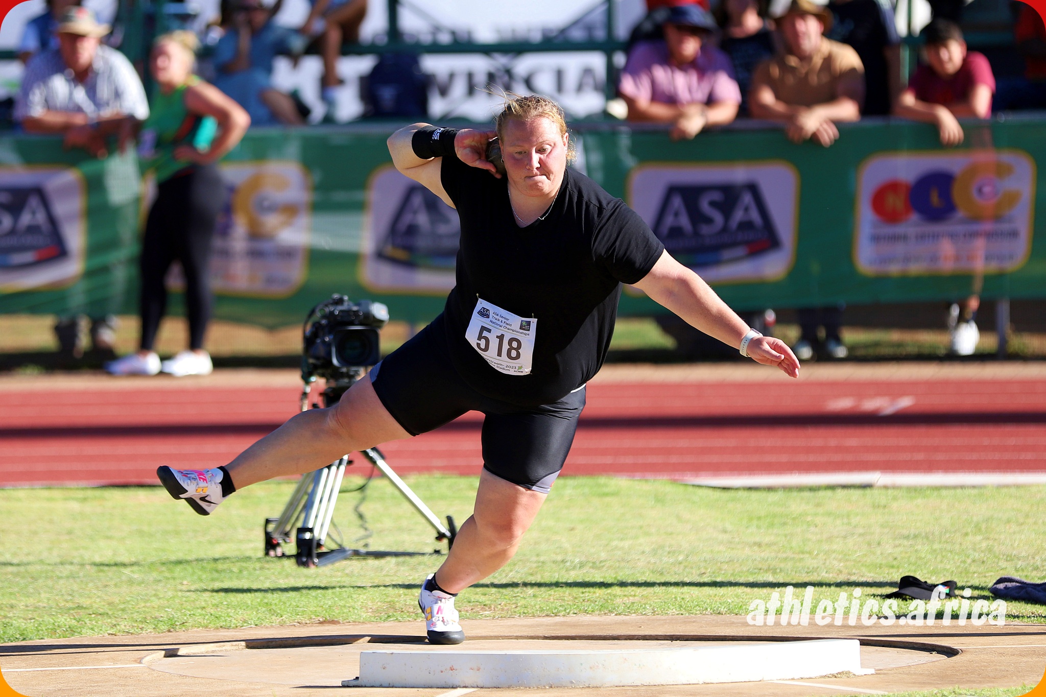Ischke Senekal winning the women’s Shot Put title at the 2023 ASA Senior Championships in Potchefstroom / Photo: Cecilia de Bers