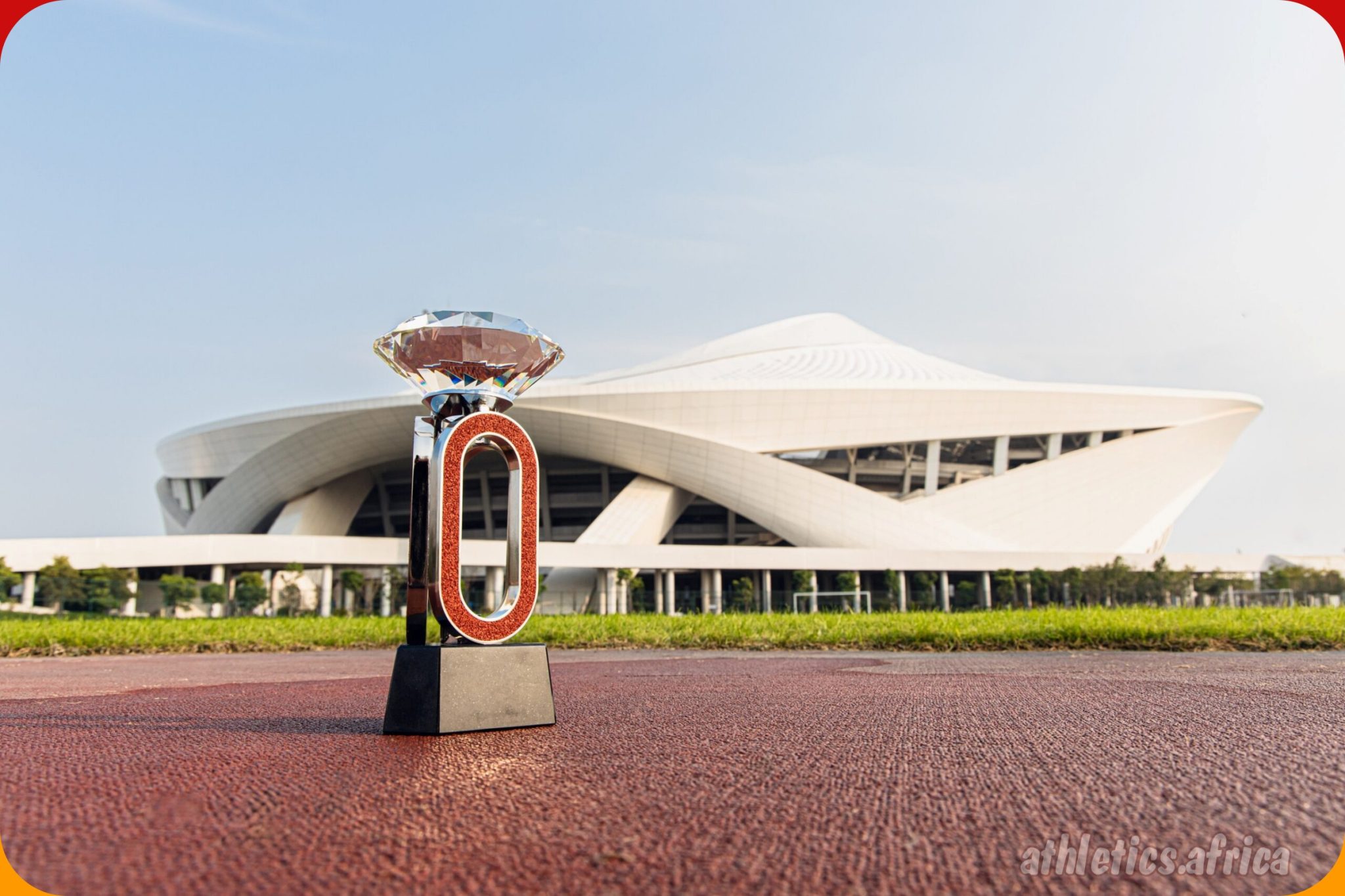 The 2025 Wanda Diamond League trophy at the Egret Stadium in Xiamen, China / Photo credit: Marta Gorczy?ska for Diamond League AG