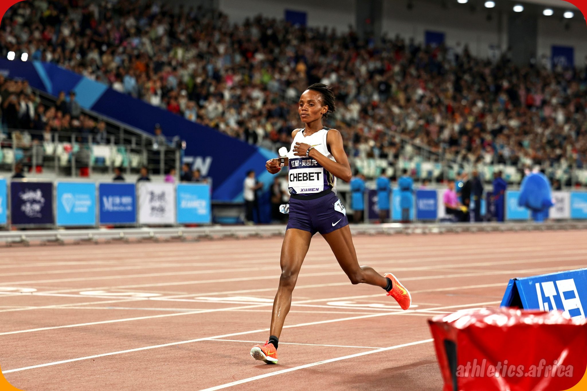 Beatrice Chebet runs away in the final 200m stretch of the women’s 5000m to claim the win in 14:27.12 at Xiamen DL 2025 / Photo credit: Marta Gorczy?ska for Diamond League AG