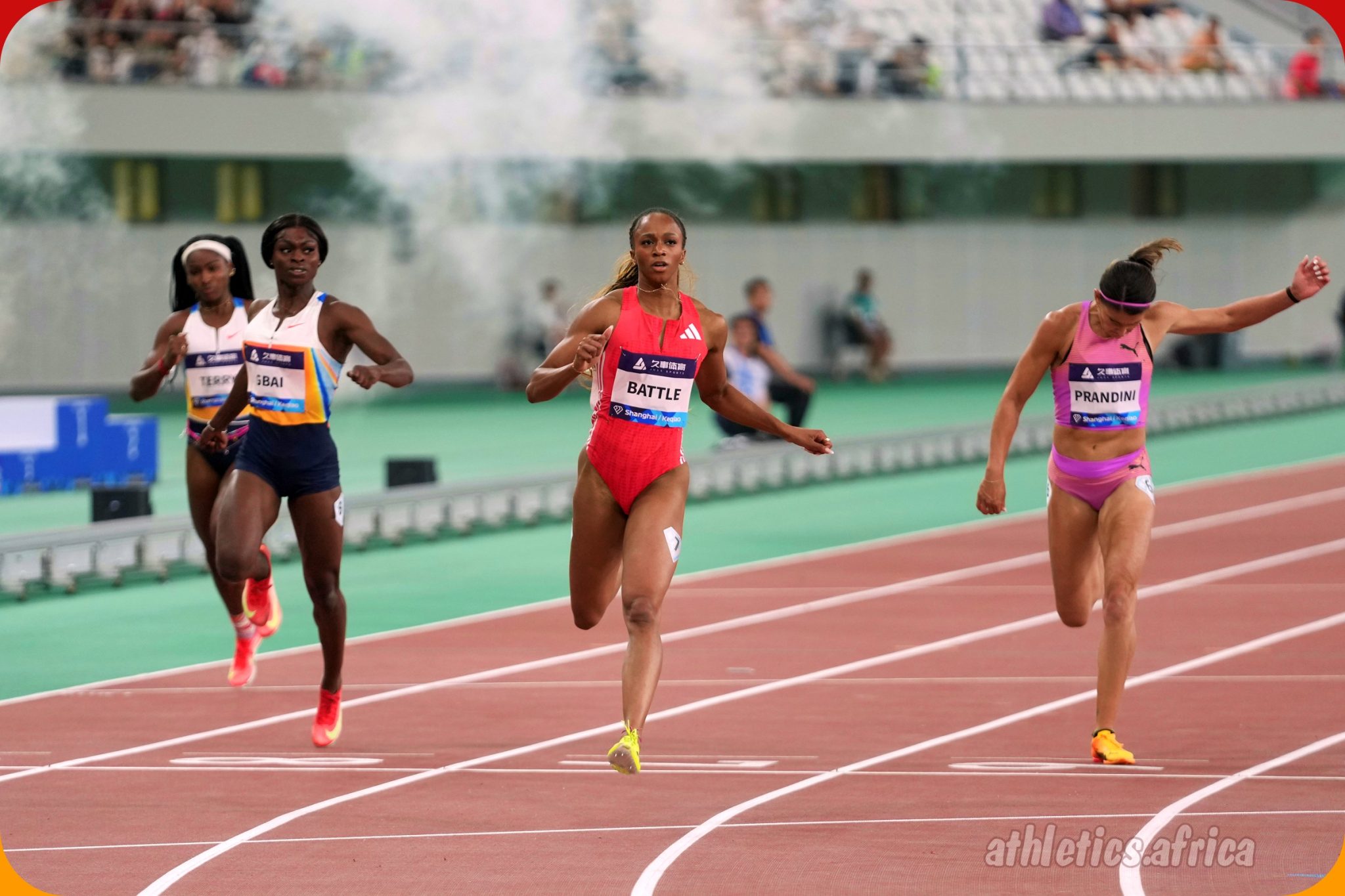 Jessica Gbai and Anavia Battle in women's 200m action at the 2025 Wanda Diamond League meeting in Shanghai/Keqiao / Photo credit: Matthew Quine for Diamond League AG